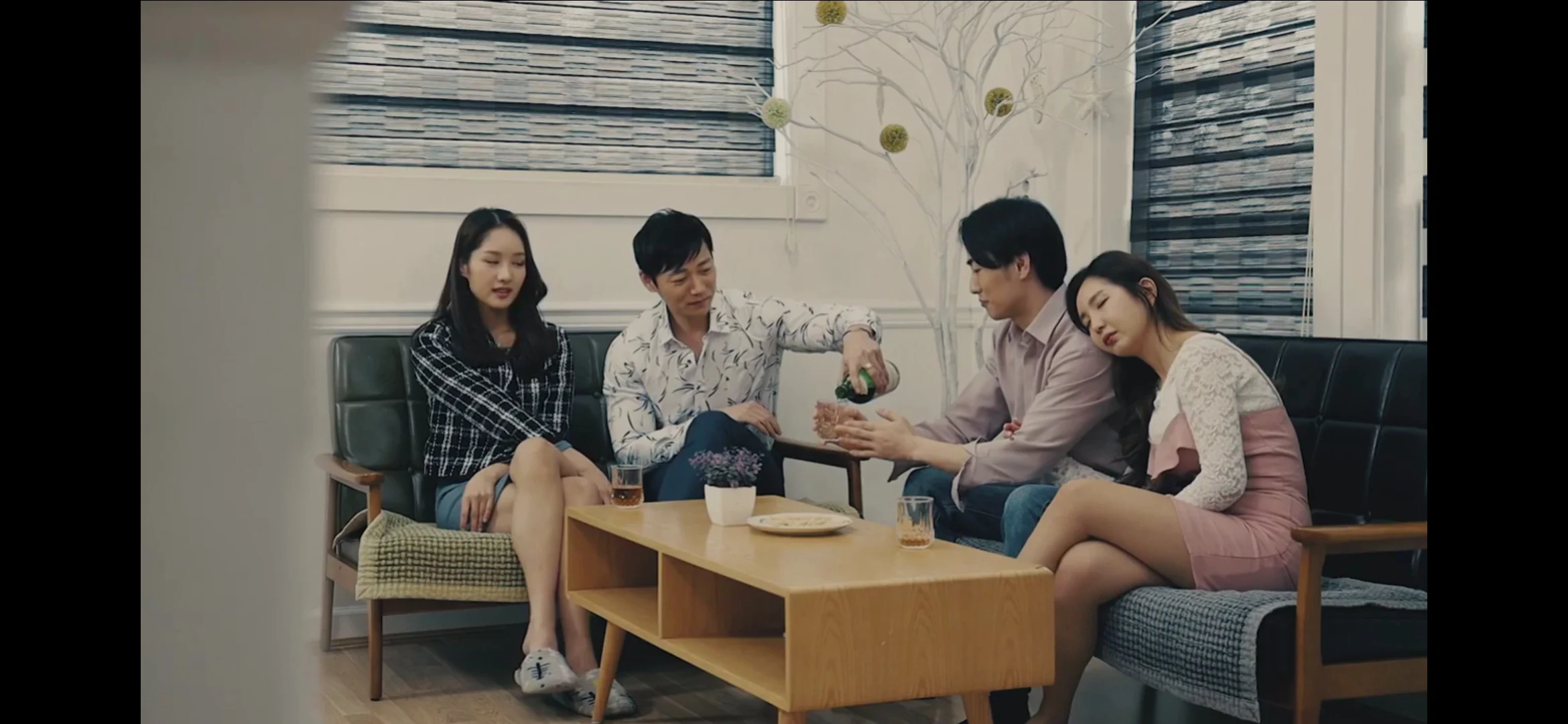 Nhật Kí Ngoại Tình Của Cô Nàng Xinh Đẹp Full